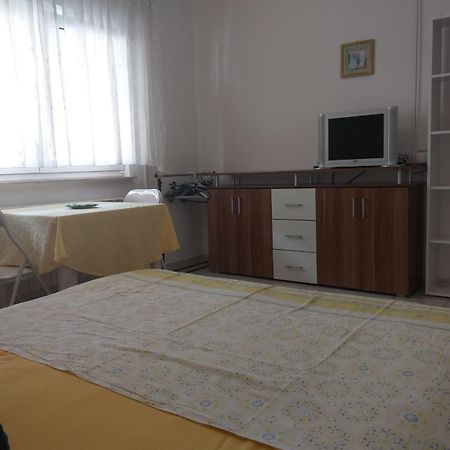 Beach Apartments Nemira Omiš Eksteriør billede