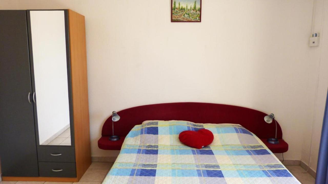 Beach Apartments Nemira Omiš Eksteriør billede