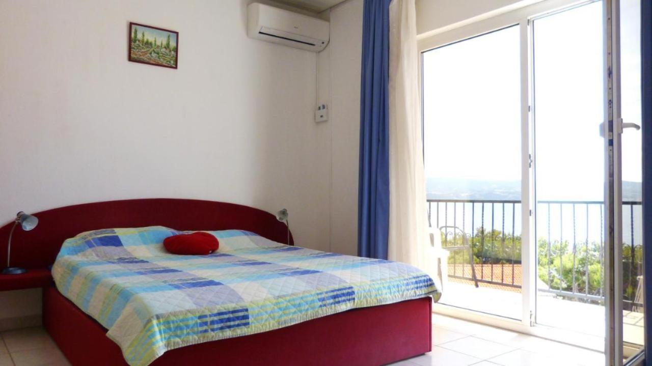 Beach Apartments Nemira Omiš Eksteriør billede