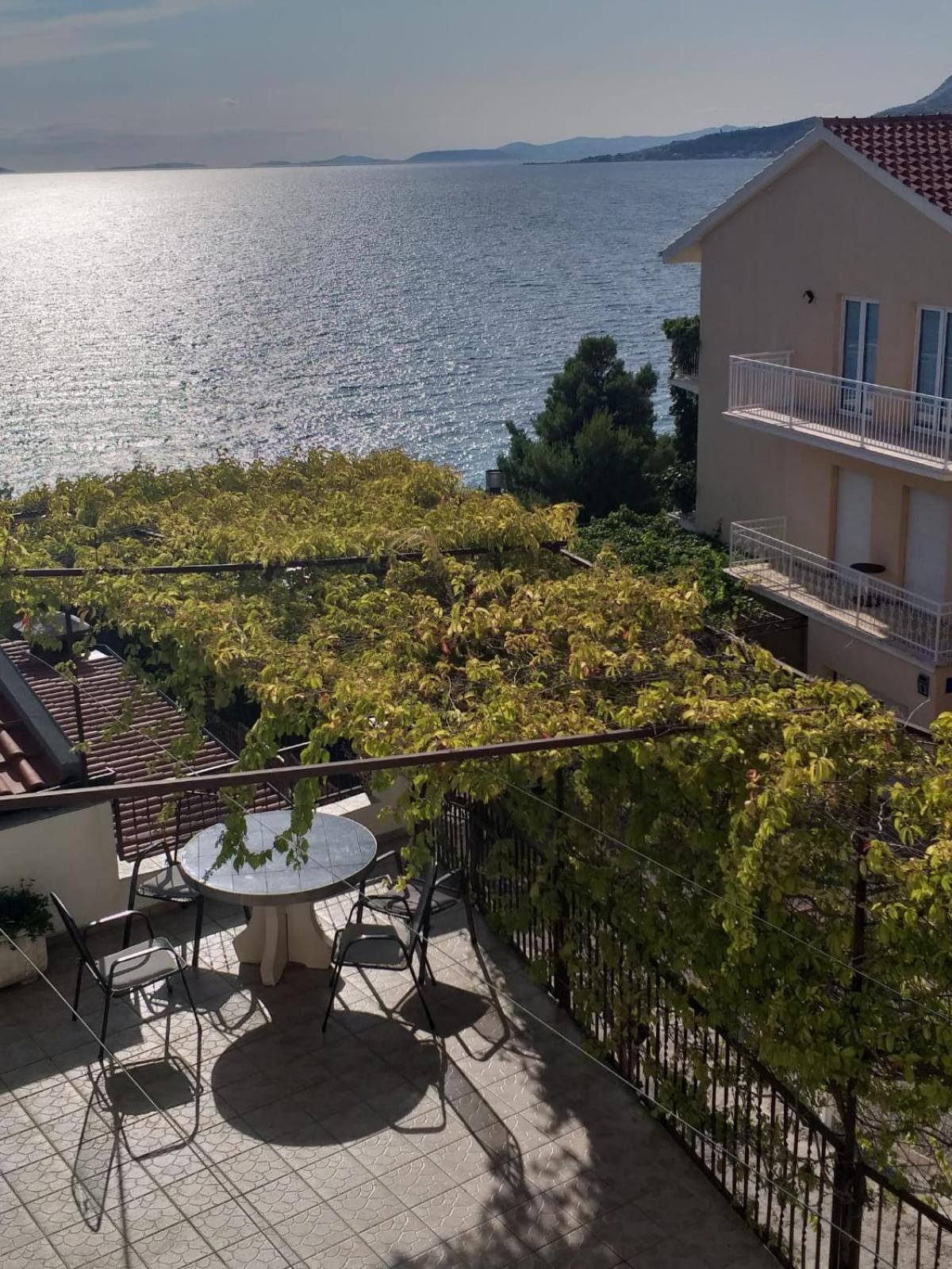 Beach Apartments Nemira Omiš Eksteriør billede