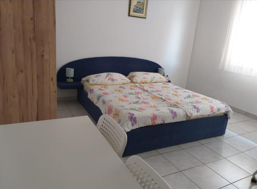 Beach Apartments Nemira Omiš Eksteriør billede